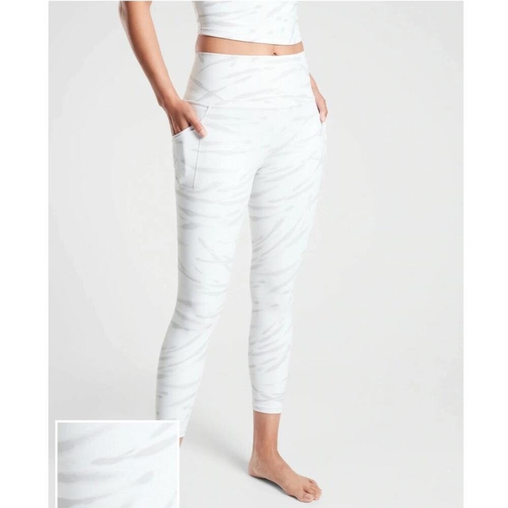 Athleta Salutation‎ Stash Pocket II White Zebra Print 7/8 Tight Leggings Size S